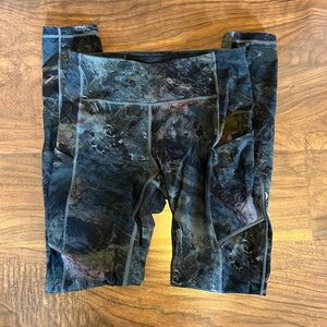 Lululemon Leggings with side pockets size 4